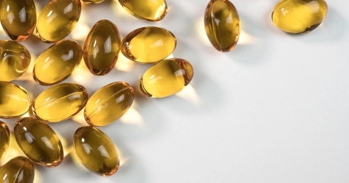 Нужно ли принимать витамин D летом и из каких продуктов его можно получить