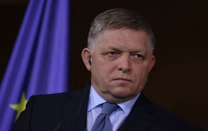 Фицо заявил, что Зеленский должен сам позвонить Путину для переговоров