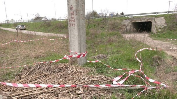 Йому інкримінують дезертирство та замах на умисне вбивство кількох осіб, зокрема правоохоронця.