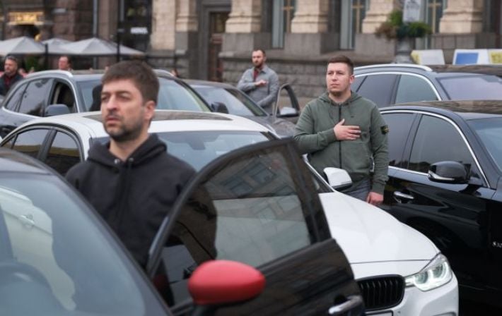 Новая культура памяти: в Украине минуту молчания будут транслировать через общенациональную систему громкоговорителей