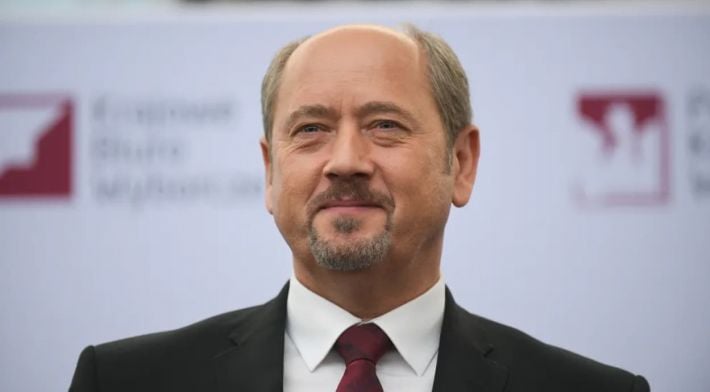 Спешил на самолет: польский сенатор остался без прав из-за значительного превышения скорости