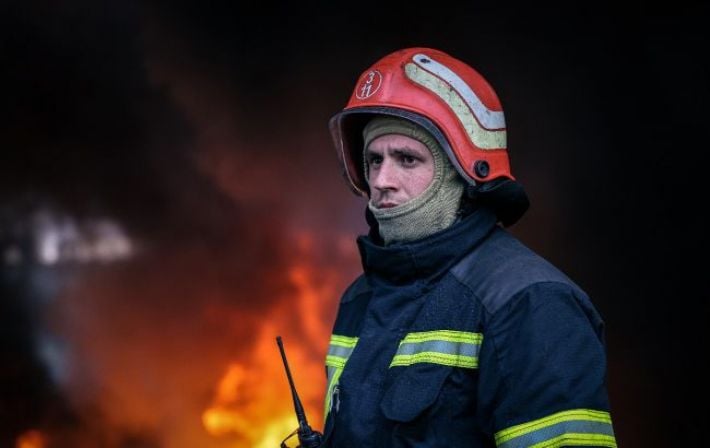 Россияне снова атаковали АЗС в Харькове: есть пострадавшие