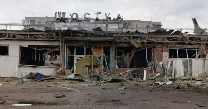 Российская атака уничтожила железнодорожный вокзал в Шостке: появились новые подробности