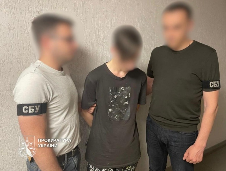  За інформацією СБУ, затримання відбулося наступного дня після атаки, коли підозрюваний проводив додаткову розвідку поблизу одного з об’єктів Міністерства оборони України та місць влучань.