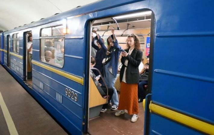 Смерть у станции «КПИ» спровоцировала скандал: столичный метрополитен изменит правила использования дефибрилляторов