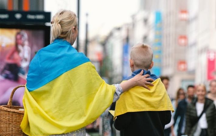 Майские трансформации: какие изменения ждут украинцев в социальной сфере и за границей