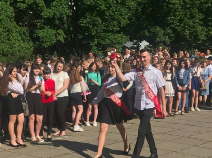 В Мелитополе родителей оставят за дверью школы на последний звонок