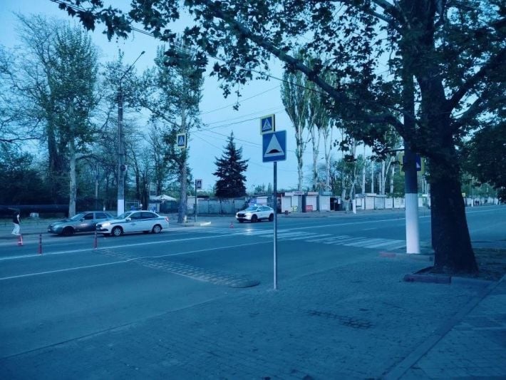 В оккупированном Мелитополе на пешеходном переходе сбили подростка