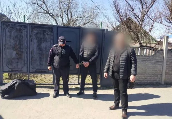 Убил и сбежал: в оккупированном Мелитополе ревнивец до смерти забил 49-летнего мужчину