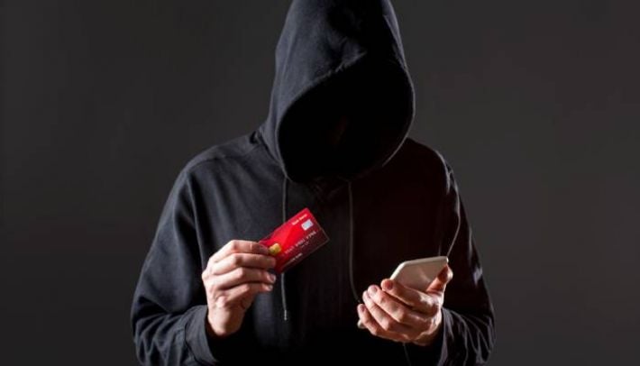 Украл телефон и набрал кредитов на 133 000 грн: в Запорожье задержан мошенник