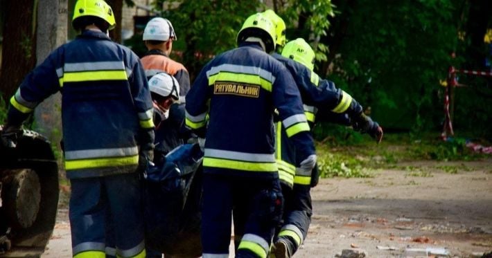 Число погибших в Днепре увеличилось: спасатели завершили поисковую операцию после ракетного удара