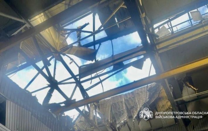 Кровавый террор против гражданских: армия РФ массированно обстреляла Днепр, ранены семь человек и разрушена фабрика легкой промышленности