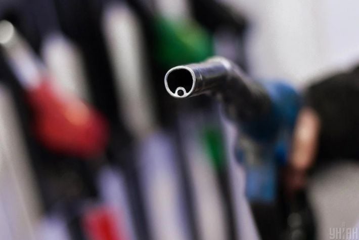 На оккупированной части Донецкой области возник острый дефицит бензина: проблемы испытывают даже военные РФ