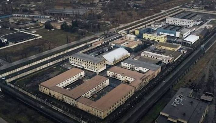 Охрана концлагеря: 24 сотрудника исправительной колонии на ВОТ Запорожской области обвиняются в коллаборационизме
