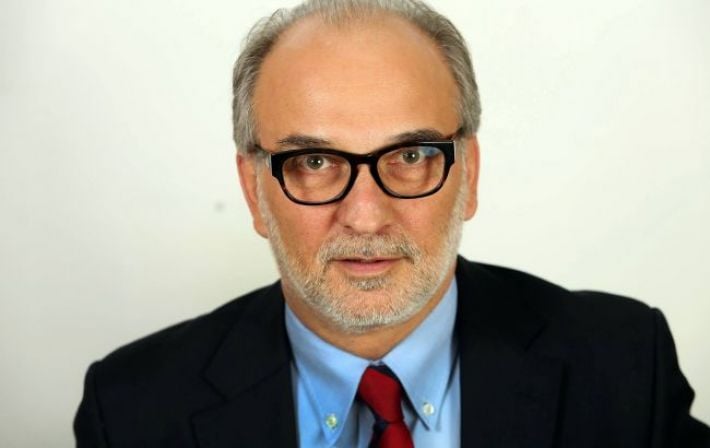 «Орденопад» перекинулся на Варшаву: экс-депутат Сейма Польши вернул награду в знак протеста против действий Навроцкого