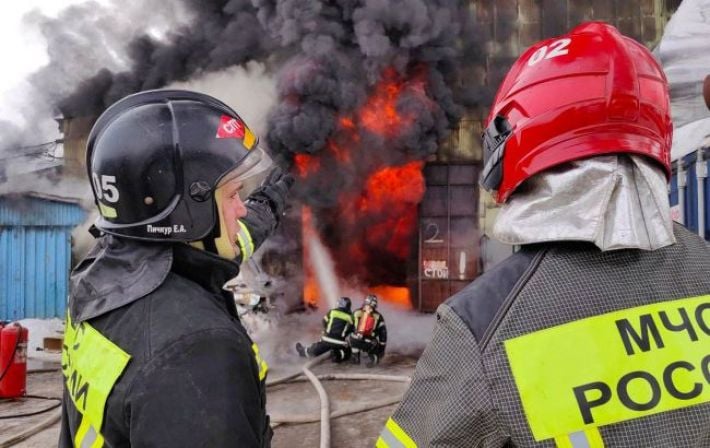 Паника возле Кремля: беспилотники подожгли сердце Московского нефтеперерабатывающего завода