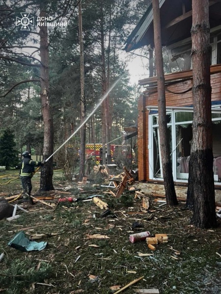 За уточненою інформацією, у місті загинули п’ятеро людей, ще 25 отримали поранення різного ступеня тяжкості. 4