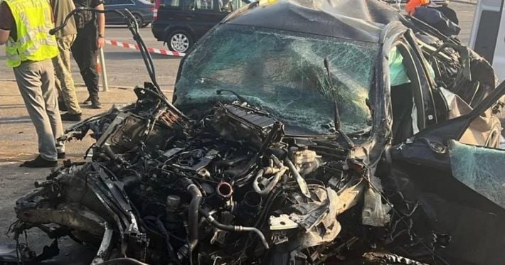 Смертельное ДТП в Киеве: автомобиль вылетел на тротуар и врезался в подземный переход, погибли четыре человека