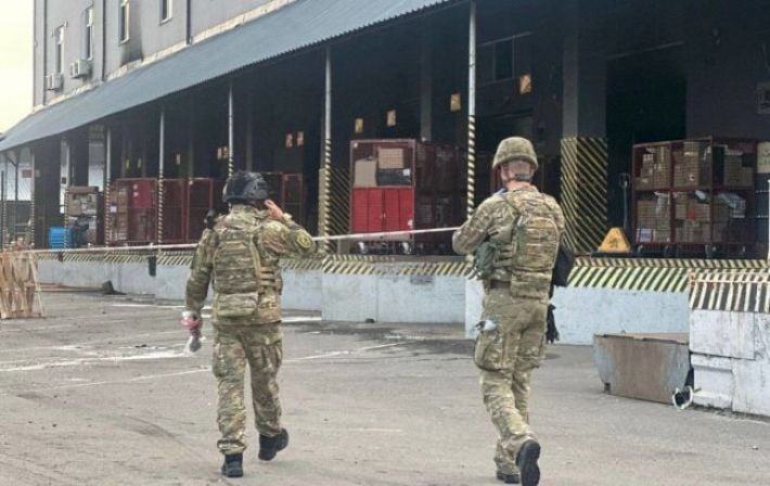 Смертельная посылка: в Оболонском районе Киева произошел мощный взрыв в сортировочном центре
