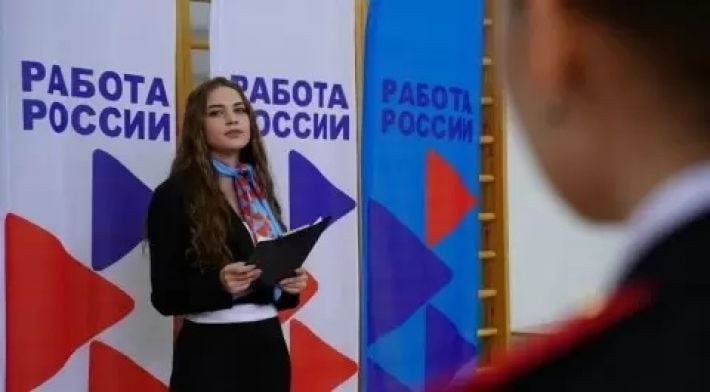 В Мелитополе детям показали, на что предлагают сменить школьную форму