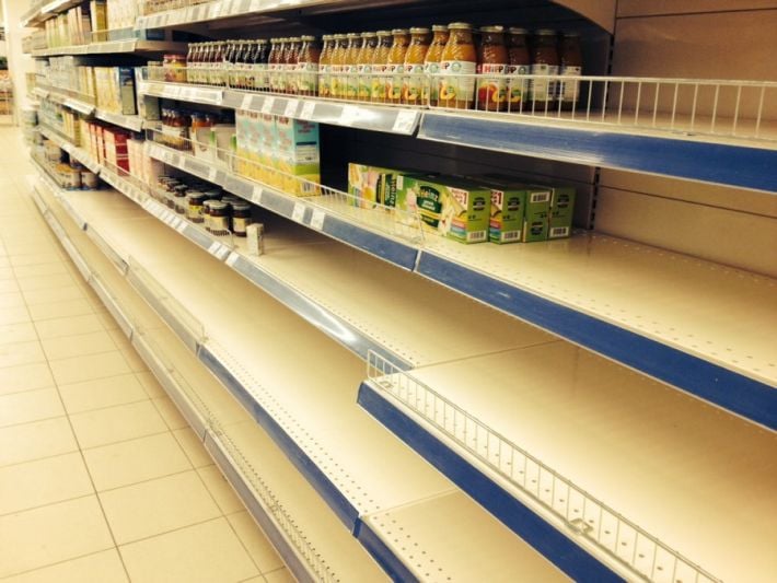 В Мелитополе паника из-за дефицита продуктов: люди массово скупают сахар, муку и лекарства