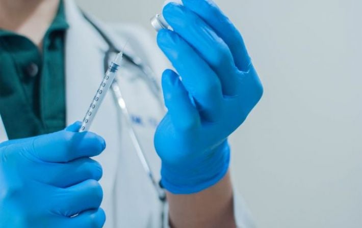 Опережая эволюцию: искусственный интеллект создал безыгольную вакцину против будущих пандемий