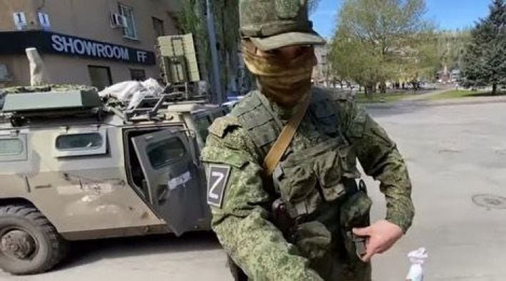 Убытки «освободителя» под Мелитополем: оккупанты расследуют дело о краже 230 тысяч с карты раненого военного РФ