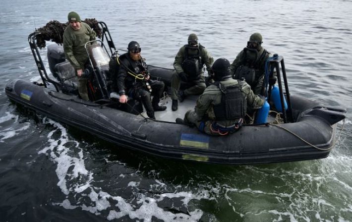 Дерзкий удар по гуманитарной миссии: РФ обстреляла спасательные суда в Черном море, есть раненые