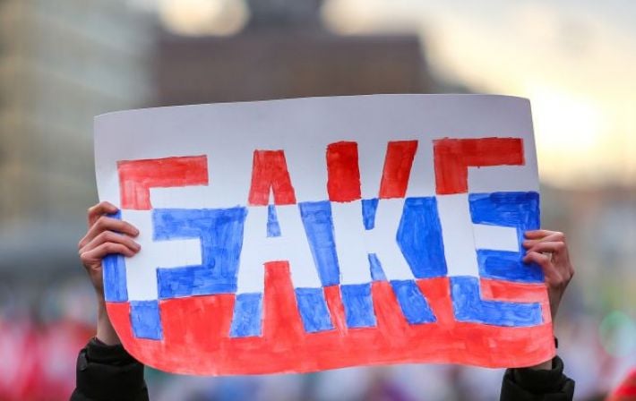 Очередная провокация РФ: Центр противодействия дезинформации разоблачил фейк об «осквернении» польского флага