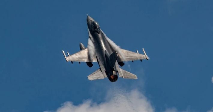 Почему разбился украинский F-16: авиаэксперт назвал вероятные причины