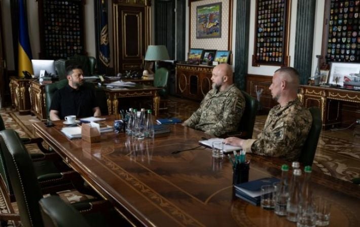 Фронт, дефициты и дроны: Зеленский провел срочное совещание с Драпатым, Апостолом и Горбатюком на фоне кадрового кризиса