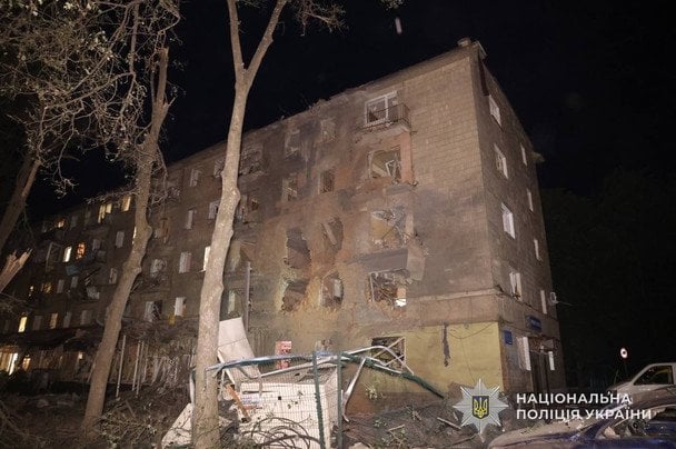 За словами начальника Сумської ОВА Олега Григорова, медики намагалися врятувати дитину безпосередньо на місці удару, однак реанімаційні заходи виявилися безрезультатними.