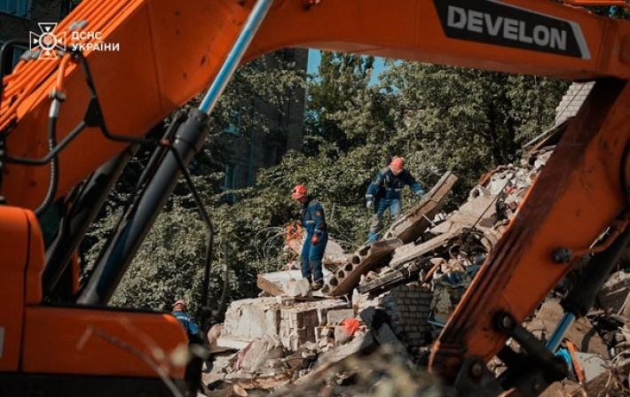Кровавый удар по столице: в Киеве выросло число жертв и раненых в результате баллистической атаки РФ