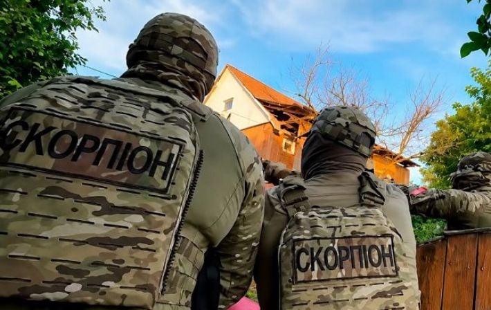 В Винницкой области задержали военнослужащего, находившегося в розыске за СОЧ: при задержании он оказал сопротивление с топором