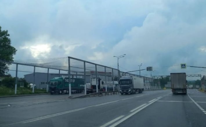 Оккупанты собираются накрыть антидроновой сеткой трассу через Мелитополь и строят объезд Чонгара: почему это не спасет логистику