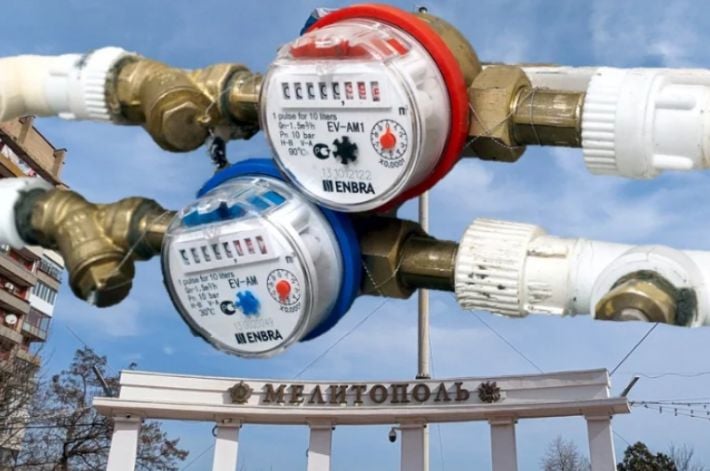 Пока в Мелитополе нет воды, оккупанты требуют менять счетчики