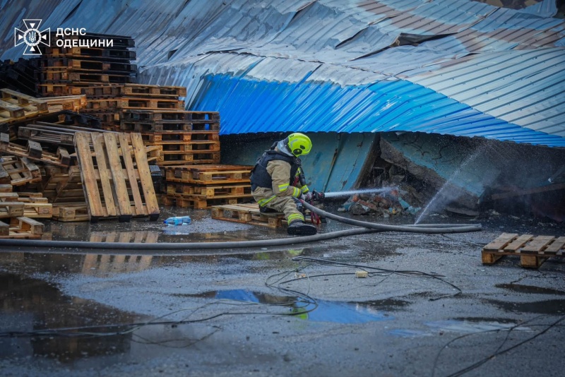 Фото: наслідки ворожого удару по заводу 