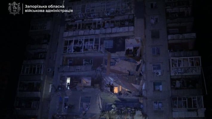 Россияне нанесли как минимум пять ударов по Запорожью: повреждено многоэтажное здание