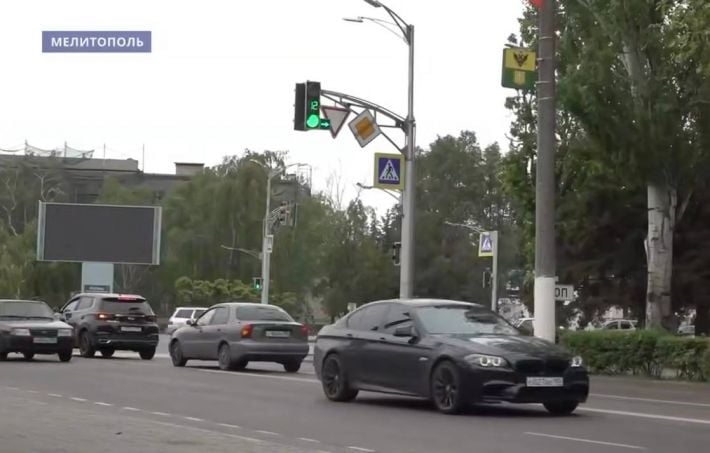 В оккупированном Мелитополе на пешеходном переходе сбили пожилого мужчину