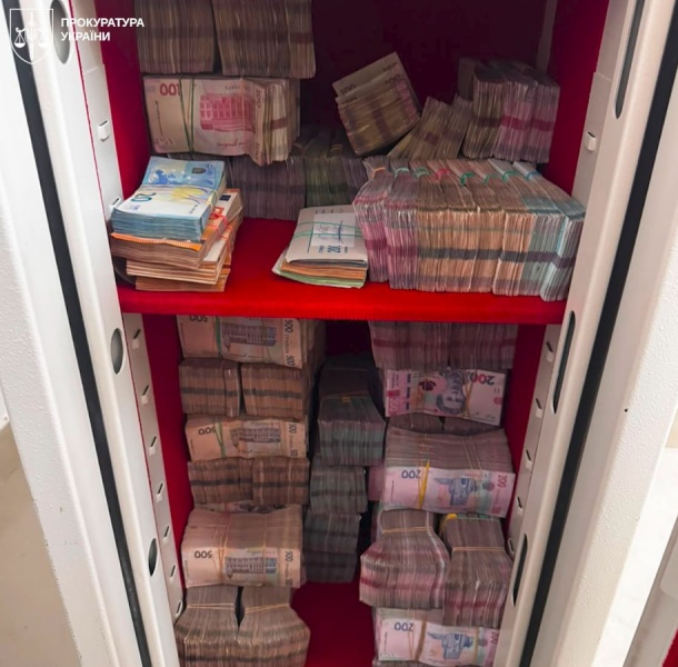 Фото: розкриття шахрайської схеми з обміну валют і крипти (t.me/ruslan_kravchenko_ua)