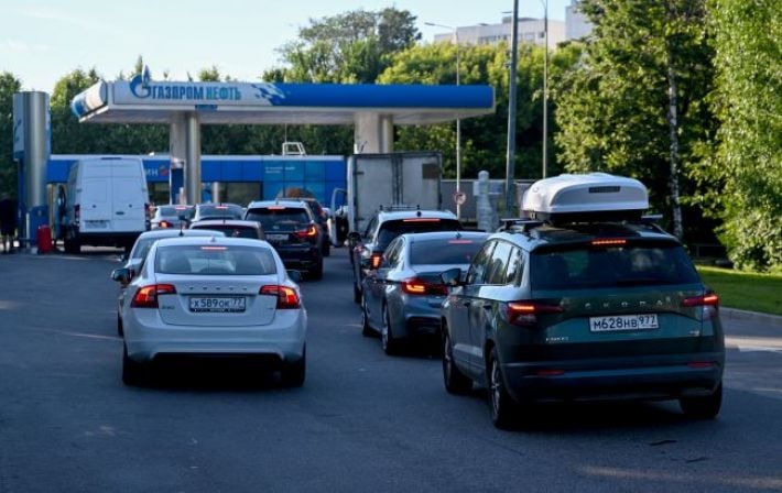 Воспитательный час на АЗС: в России учителей «мобилизовали» усмирять водителей из-за топливного коллапса