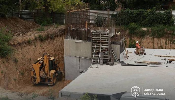 Зачем строить подземные школы и детские сады в Запорожье, которое ежедневно обстреливают КАБами, ракетами, БПЛА и FPV-дронами