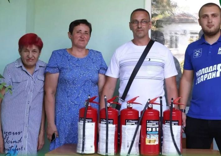 Пять огнетушителей и четыре "героя": в Мелитополе показали новый масштаб помощи школам