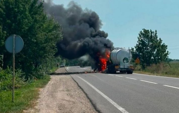 Россия ударила по грузовику на трассе в Одесской области: двое погибших и трое раненых