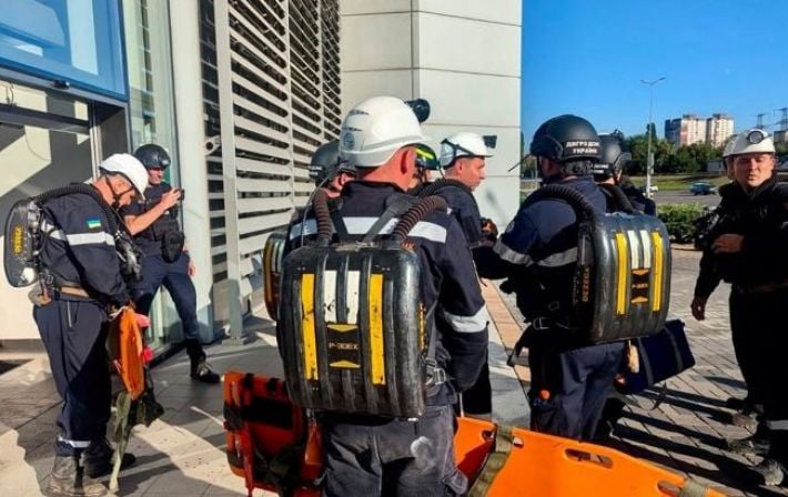Два удара по ТЦ в Кривом Роге: число жертв растет, среди раненых шестеро детей