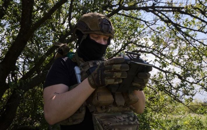 Силы обороны Украины нанесли удары по военным объектам РФ в Крыму и на юге: поражены мосты и база катеров