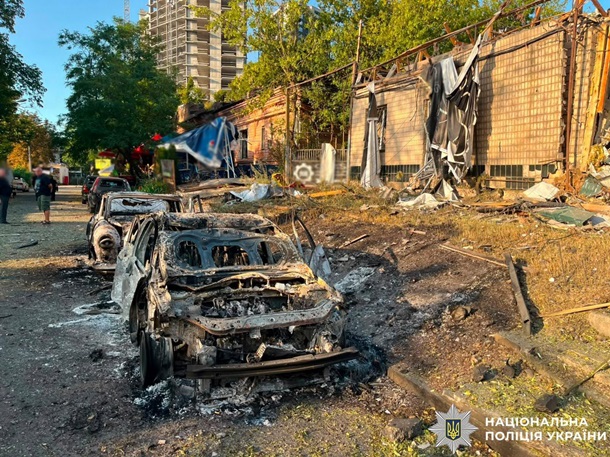 У поліції зазначили, що слідчі та інші служби продовжують документувати наслідки російського удару по столиці. 2
