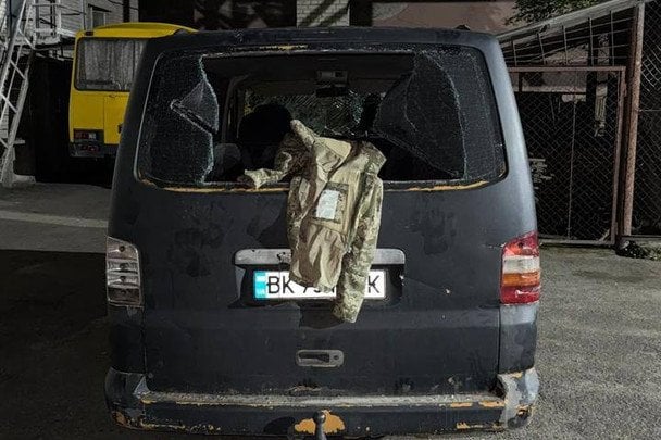 Такий вигляд має авто ТЦК та СП після нападу цивільних / Фото: Волинський обласний ТЦК та СП