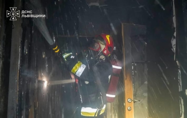 Во Львове внезапно раздался взрыв: пробило стену между квартирами, людей заблокировало
