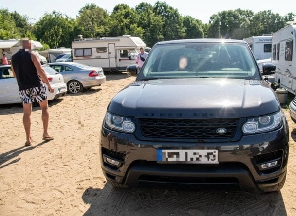 У Польщі п’яний українець пошкодив 10 машин біля пляжу / © Поліція Польщі